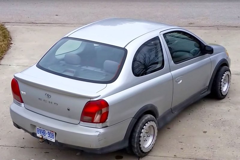 Koła zaprojektowane przez kanadyjskiego wynalazcę umożliwiają jazdę bokiem oraz znacznie ułatwiają parkowanie równoległe