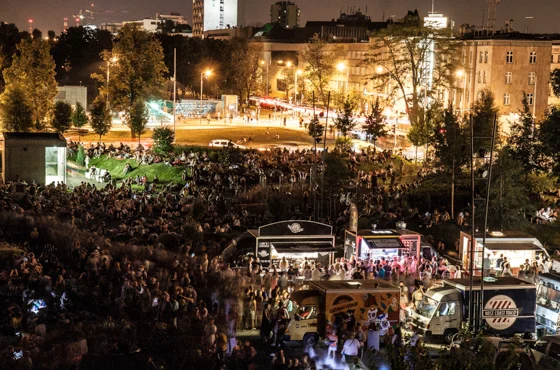 Do CKN co roku na oglądanie "spadających gwiazd" przychodzi tłum ludzi.