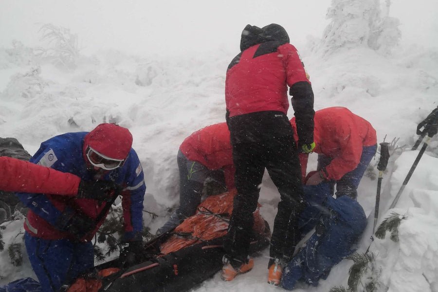 Ratownicy GOPR musieli ratować turystów, którzy weszli na Babią Górę w letnich ubraniach