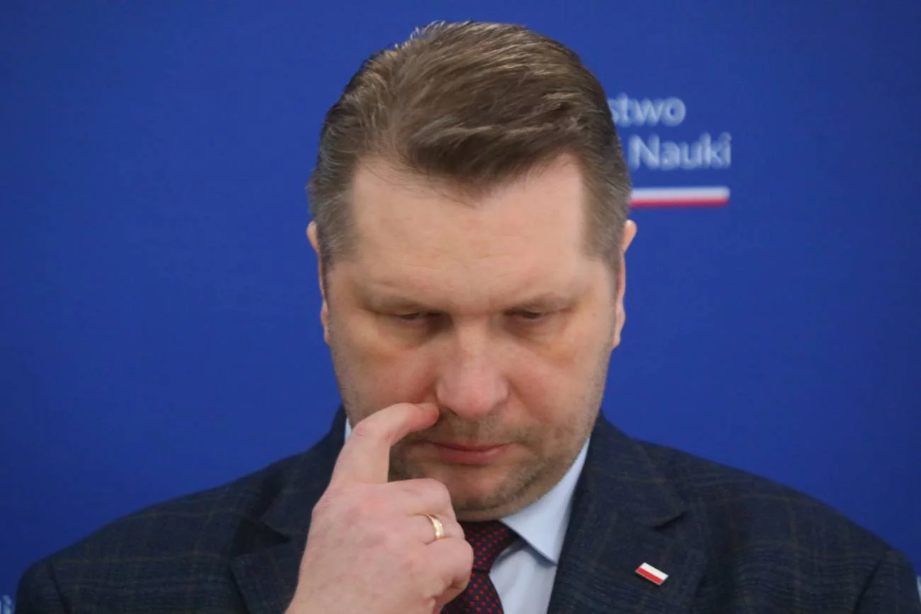 Tak wygląda statuetka Dzbana Roku dla Czarnka. Jest wielka i z... podobizną