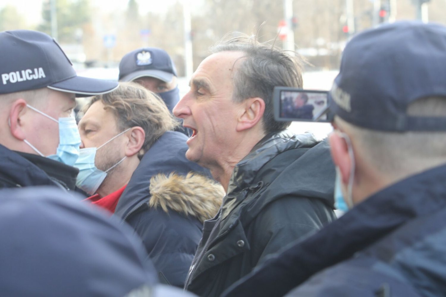 Adam Niedzielski przyjął dawkę przypominającą. Ktoś zakłócił konferencję ministra zdrowia.