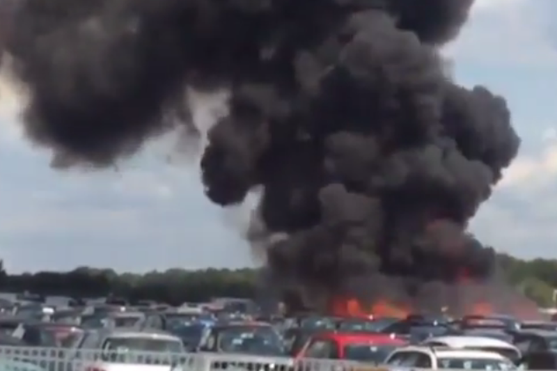 Samolot runął na parking