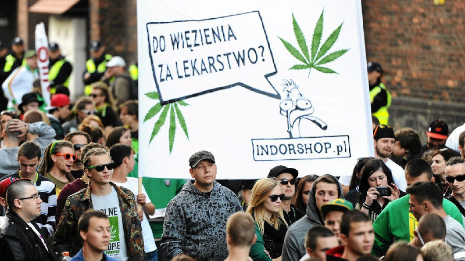 Rodziny chorych często nielegalnie zaopatrywały się w leki na bazie konopi, ponieważ dostęp do nich był bardzo utrudniony.