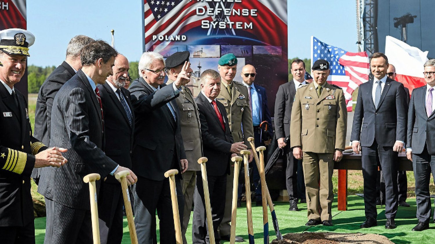 Redzikowo. Inauguracja budowy instalacji przeciwrakietowej z udziałem prezydenta oraz szefów MON i MSZ.