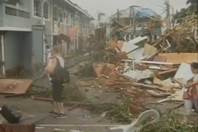 Tajfun Haiyan przyniósł już 10 tys. ofiar śmiertelnych. Niuestety ta liczba może wzrosnąć.