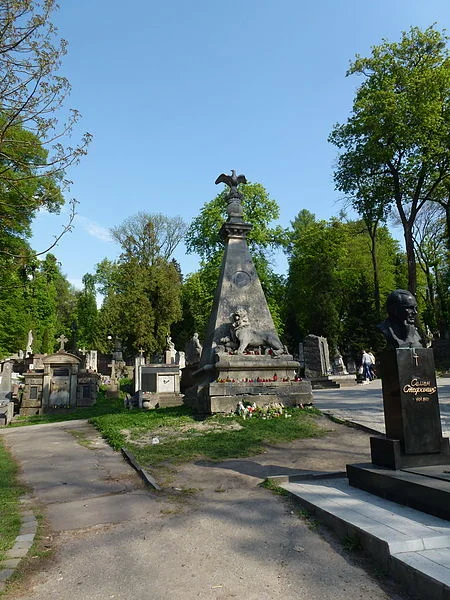 Grobowiec Ordona na Cmentarzu Łyczakowskim, według projektu Juliana Markowskiego.