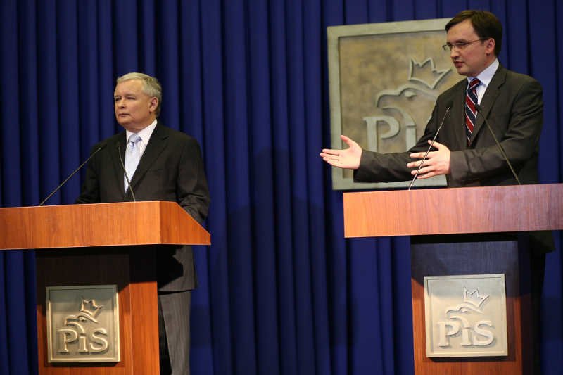 W poniedziałek ma dojść do spotkania Jarosława Kaczyńskiego ze Zbigniewem Ziobrą – podaje "Rzeczpospolita".