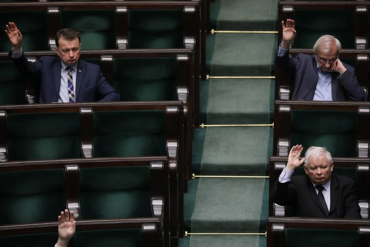 Freedom House ostrzega USA przed przeprowadzeniem takich samych wyborów jak te planowane przez PiS w Polsce. Freedom House ostrzega USA przed kopertowymi wyborami prezydenckimi w Polsce.