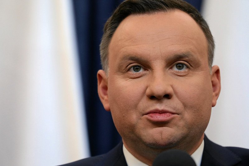 Polacy chcieli, żeby prezydent Duda zawetował ustawę o sądach i KRS.