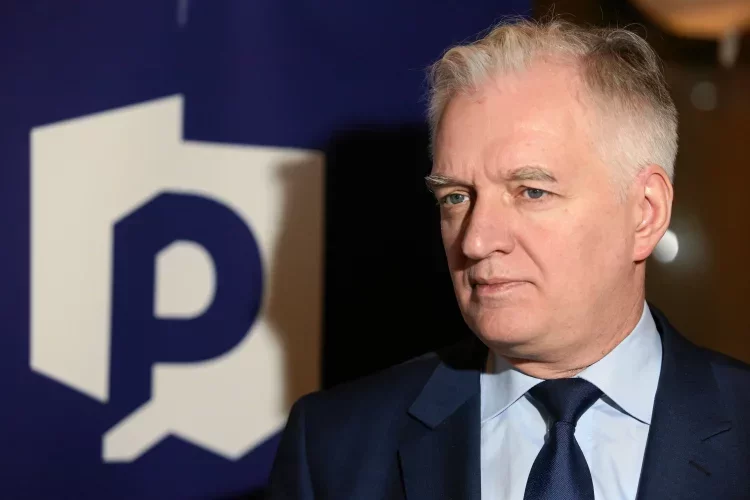 Według informacji przedstawionych przez Onet, władze Prawa i Sprawiedliwości postawiły ultimatum Jarosławowi Gowinowi