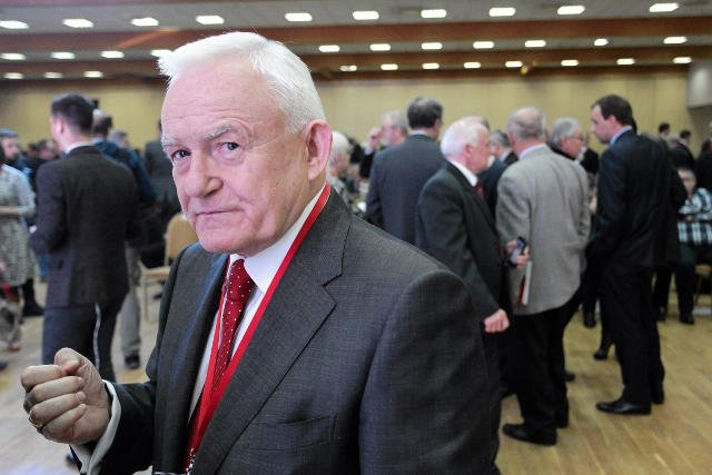 Miller jest przekonany, że Kaczyński powinien zająć miejsce Szydło