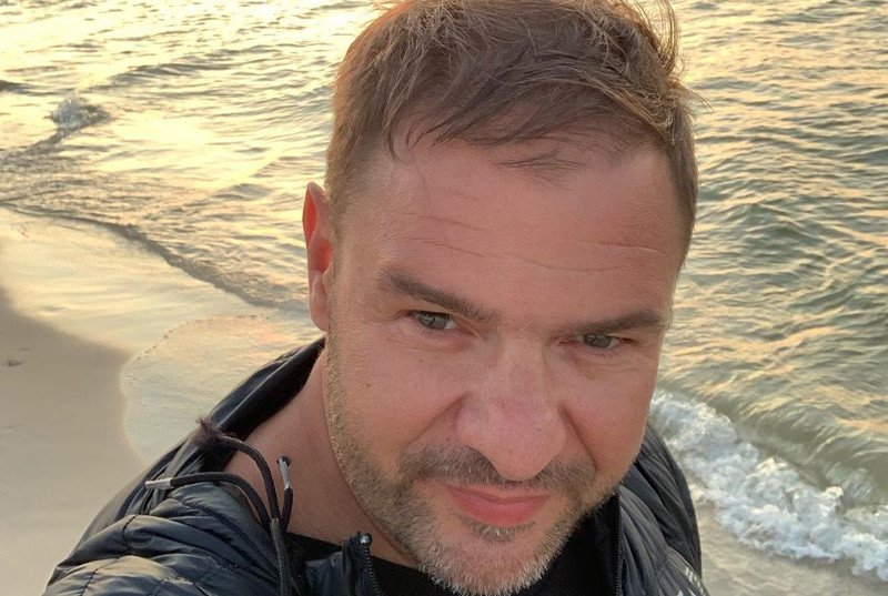 Tomasz Karolak opowiedział o tym, jak poznał matkę swoich dzieci.