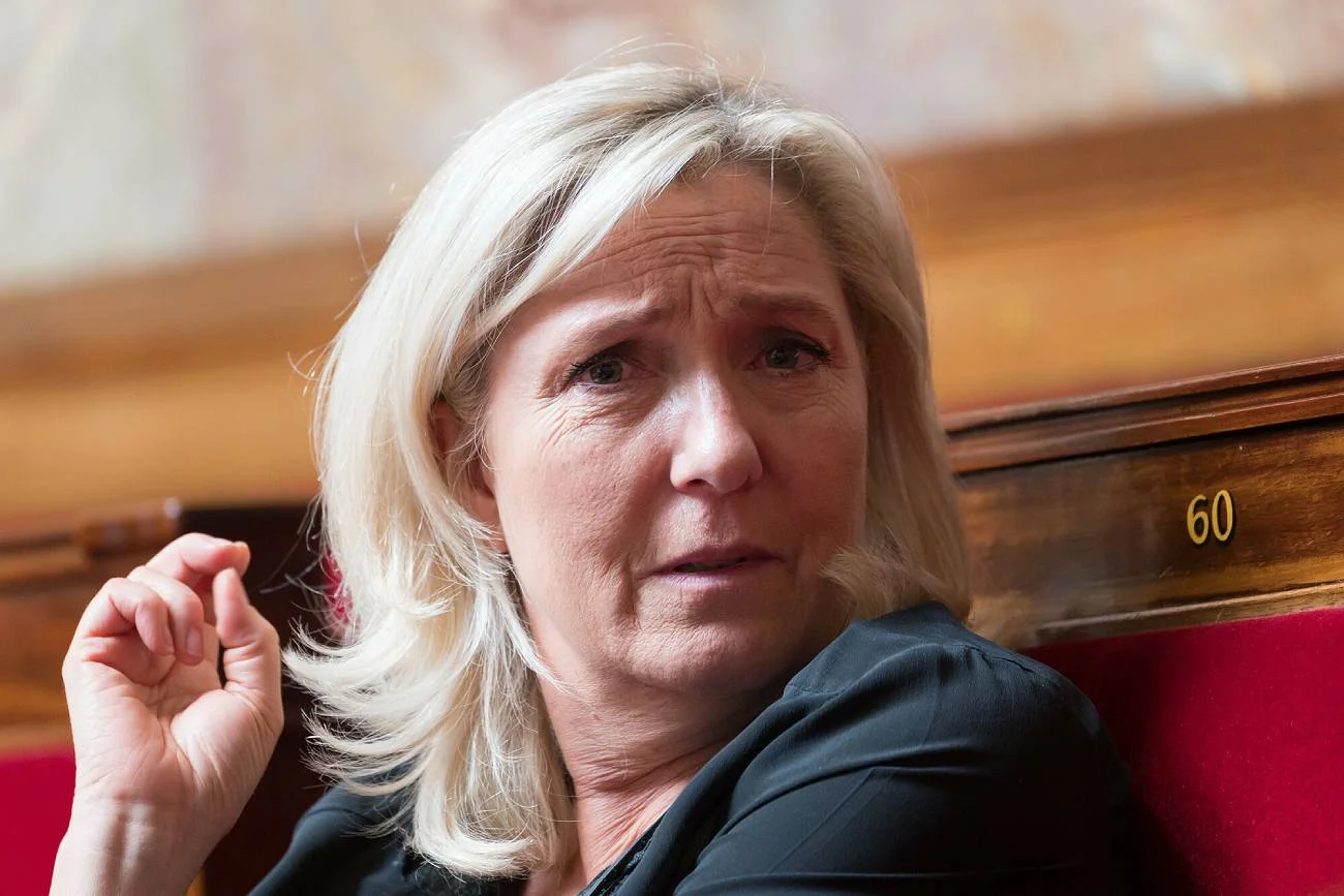 Liderka Zjednoczenia Narodowego Marine Le Pen traci szanse na dostanie się choćby do drugiej tury wyborów prezydenckich we Francji. Potwierdził to kolejny sondaż. Liderka francuskiego Zjednoczenia Narodowego Marine Le Pen