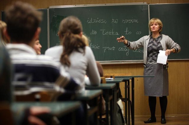 Posłowie PO chcą, by nauczycielom pomagali asystenci