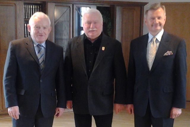 Leszek Miller podczas spotkania z Lechem Wałęsą