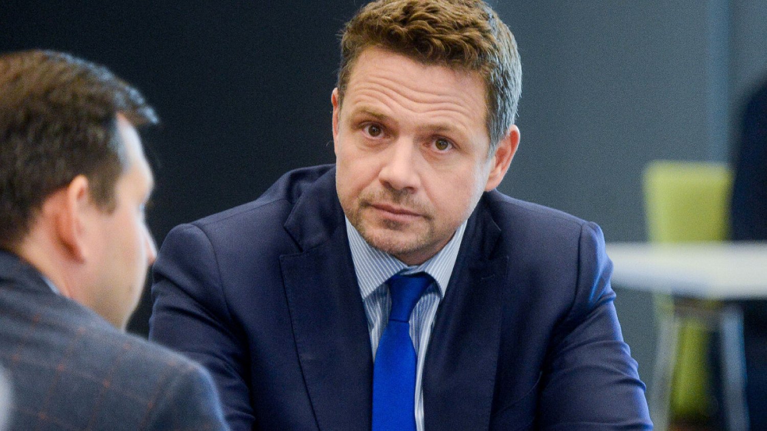 Prezydent Warszawy i wiceprzewodniczący PO Rafał Trzaskowski chwali Jakuba Chełstowskiego.