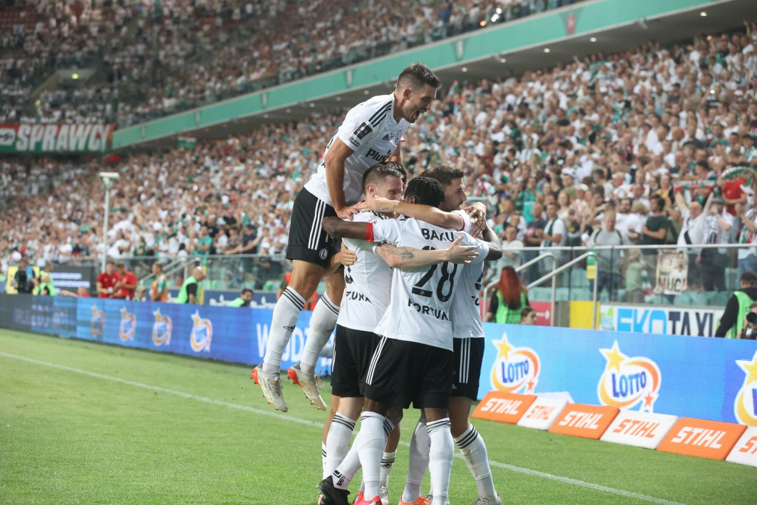 Legia Warszawa pewnie ograła w stolicy Piasta Gliwice i zmazała plamę po porażce w Krakowie