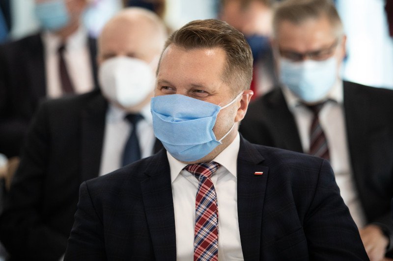 Przemysław Czarnek odpowiada na krytykę.