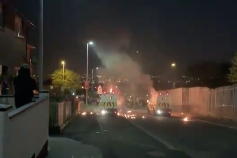 Do zamieszek doszło w jednej z dzielnic miasta Londonderry.