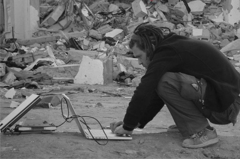 Korespondenci pokazują okrucieństwa wojny. Zdaniem Anny Wojtachy są filtrem, przez który przechodzi to, co potem pokazywane jest widzom.