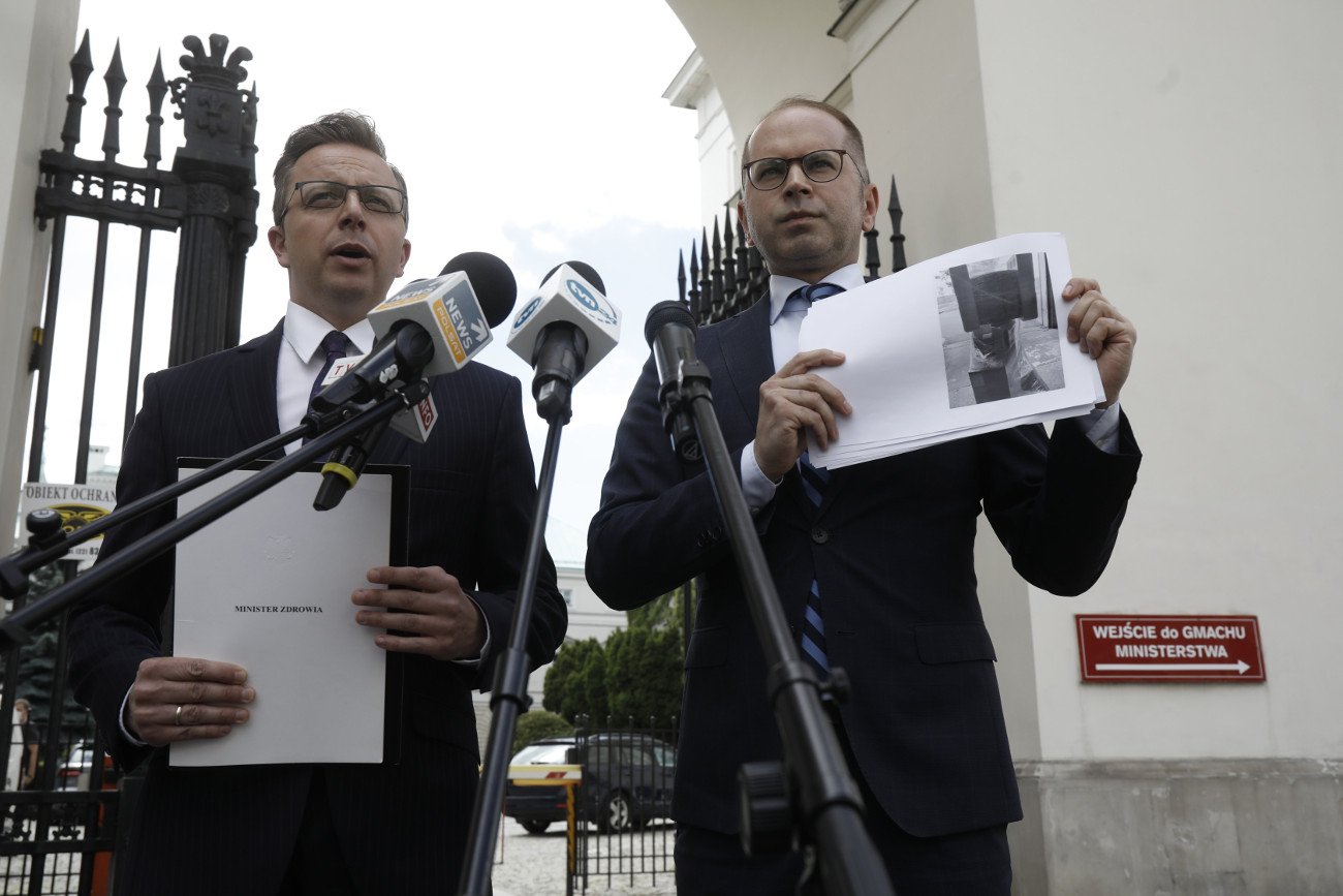 Dariusz Joński i Michał Szczerba o aferze respiratorowej w Ministerstwie Zdrowia.