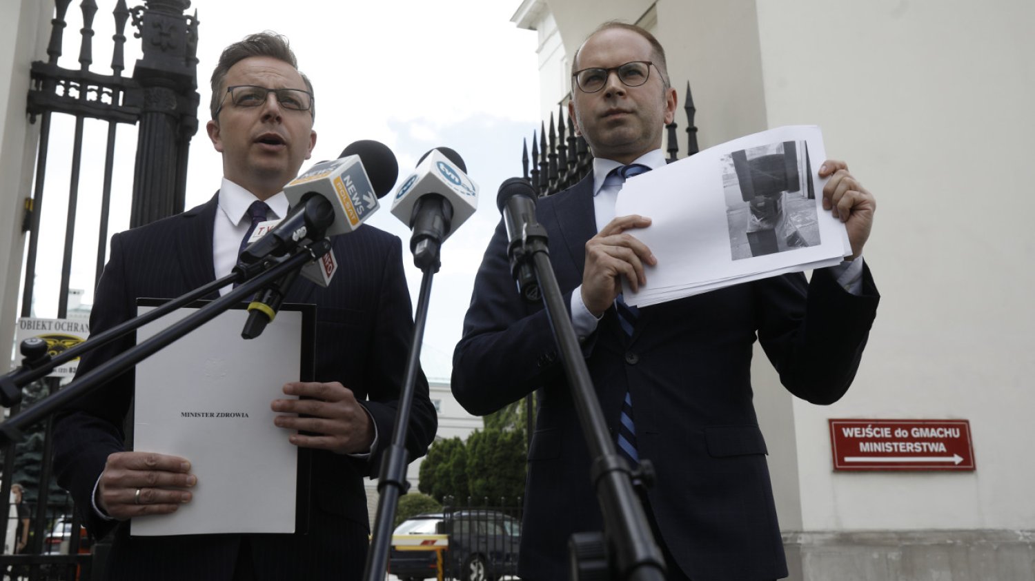 Dariusz Joński i Michał Szczerba o aferze respiratorowej w Ministerstwie Zdrowia.