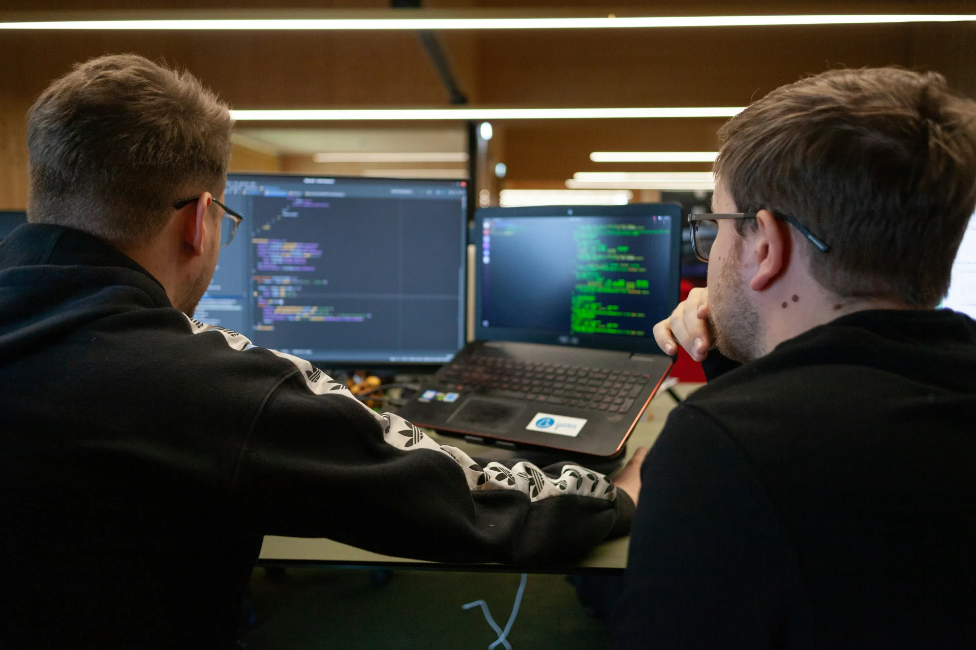 Firmy znów zaczynają walczyć o programistów. Kto dostanie pracę od zaraz?
