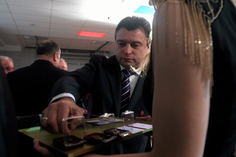 Sejmowa komisja broni posła wbrew ekspertyzom prawnym. Roman Kosecki zachowa mandat