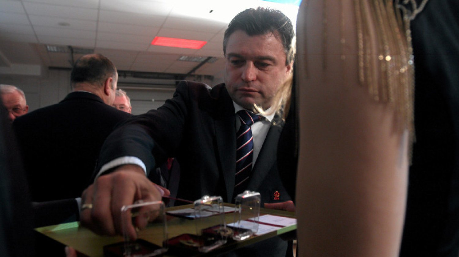 Sejmowa komisja broni posła wbrew ekspertyzom prawnym. Roman Kosecki zachowa mandat