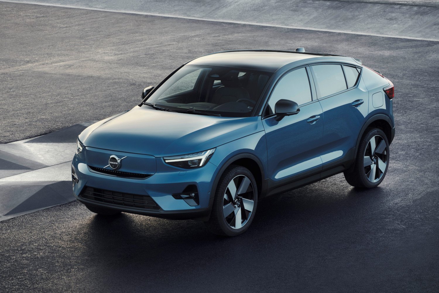 Nowe Volvo C40. To pierwszy samochód szwedzkiej marki, który będzie dostępny wyłącznie w wersji z napędem elektrycznym.