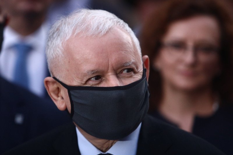 Czy w Polsce możliwe jest wprowadzenia scenariusza francuskiego w przypadku osób niezaszczepionych? Pytamy polityków PiS.