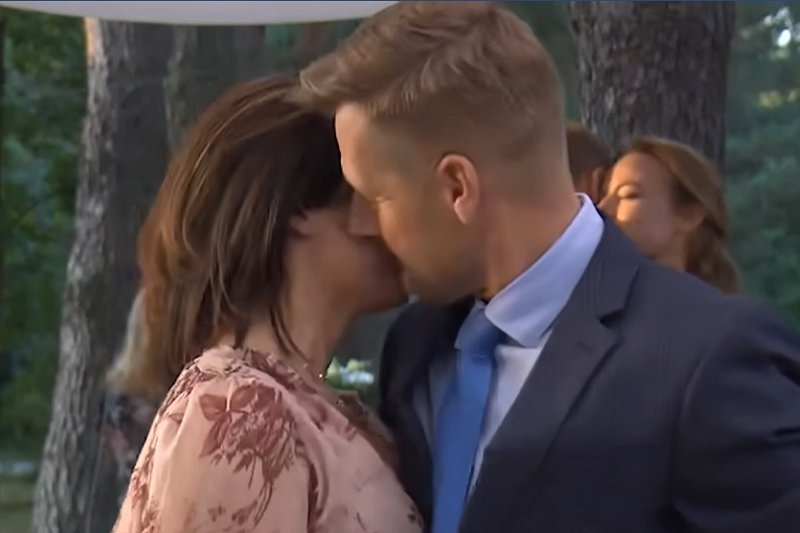 W "M jak miłość" Paweł Zduński pocałuje Kingę, swoją bratową.