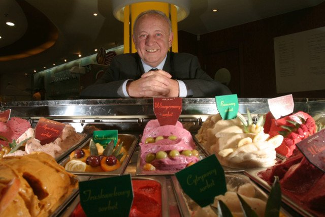 Zbigniew Grycan w Polsce sprzedaje lody za 165 mln złotych. Gdyby każdy Chińczyk kupił jedną kulkę jego lodów w roku… zarobiłby miliardy.