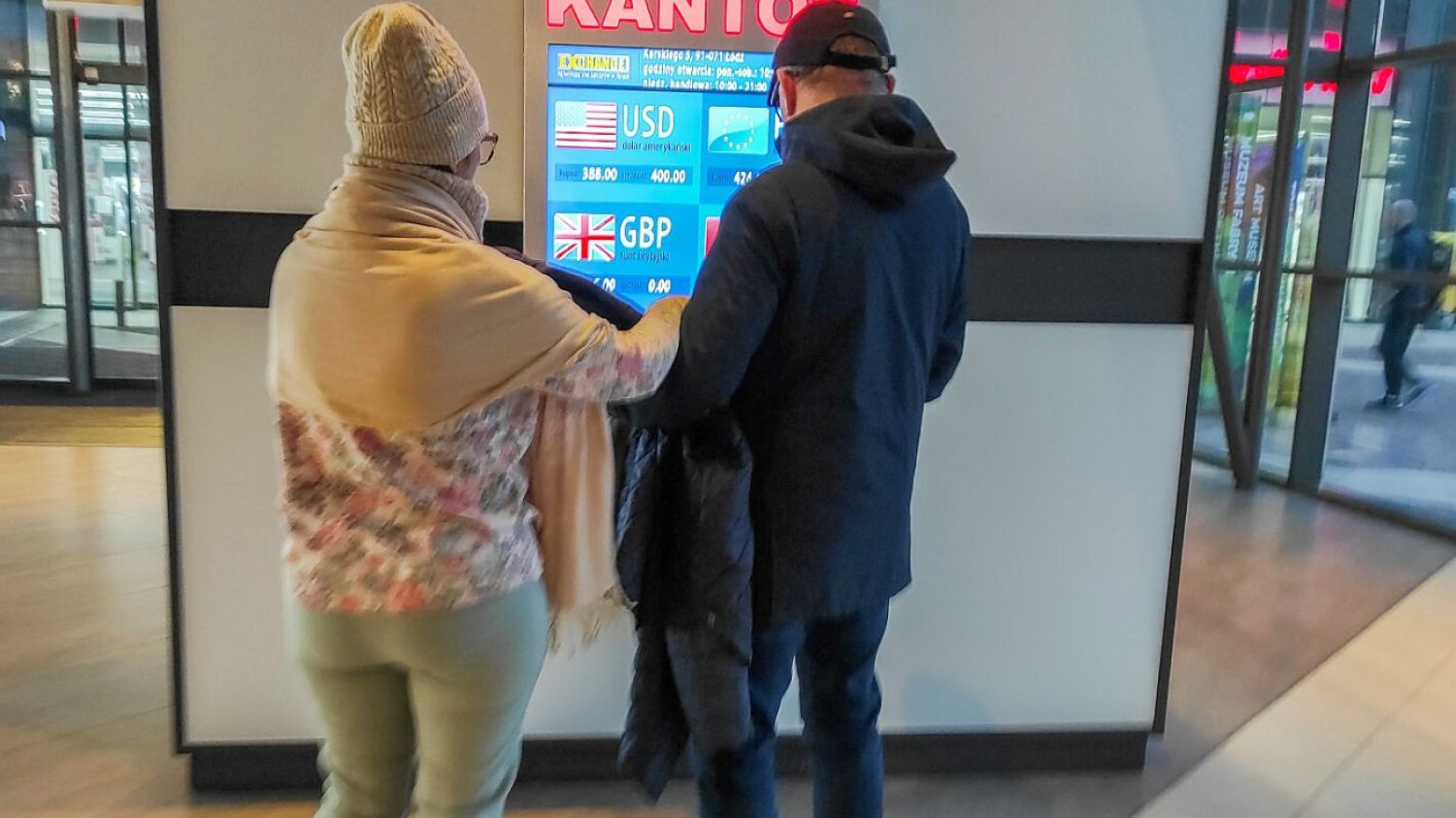 Kursy walut na dziś. Oto, ile kosztuje dolar, euro, frank i funt.