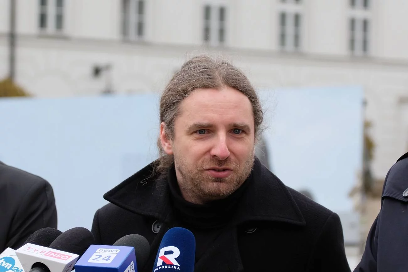 Poseł Konfederacji Dobromir Sośnierz został zablokowany na Twitterze z powodu swojego wpisu, w którym podkreślił, że "jego stosunek do LGBT jest taki sam jak do alkoholu".