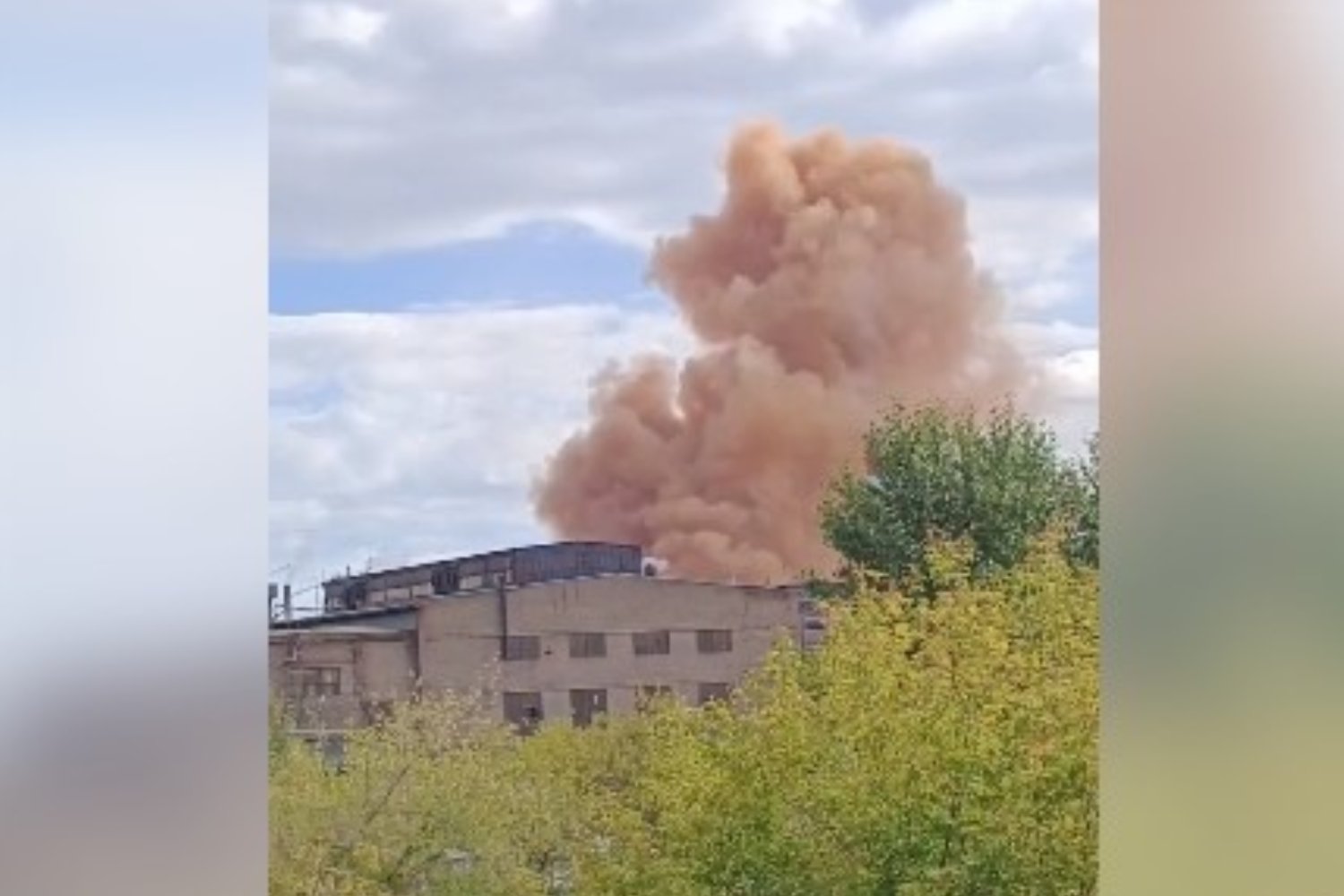 "Czerwony grzyb" nad ważną fabryką w Rosji. Ekolodzy ostrzegają, a mieszkańcy się skarżą.