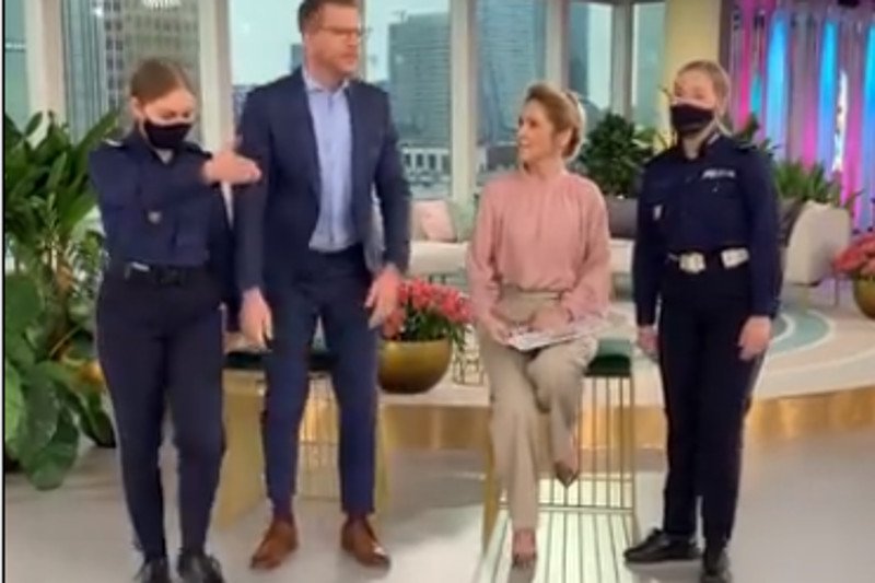 Policja wkroczyła do studia "Dzień dobry TVN". Po reklamach okazało się, że to był żart.