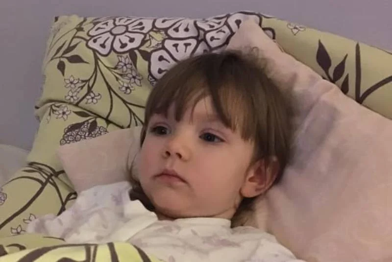 2-letnia Lenka cierpi na SMA typu 3. Olsztyn: złodziej ukradł pieniądze z puszki dla 2-letniej Lenki Mazur.
