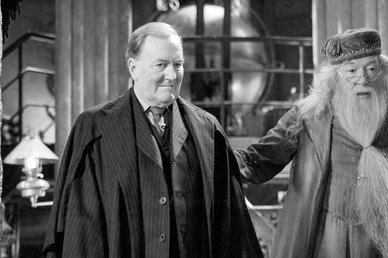Zmarł Robert Hardy. Brytyjskiego aktora najszerzej kojarzono za sprawą roli ministra magii Korneliusza Knota w serii filmów o "Harrym Potterze".