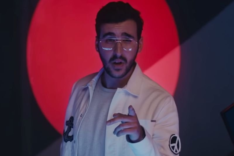 Ludzie zakochali się w zachrypniętym wokalu Igora Walaszka.