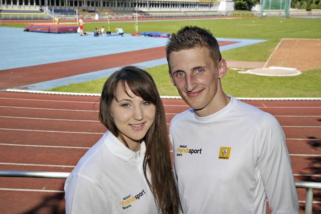 Renault Handicap Team wspiera niepełnosprawnych sportowców - Annę Omielan i Macieja Lepiato.