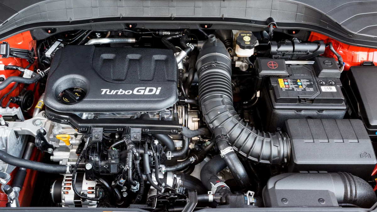 Mały litrowy turbodiesel nie zajmuje dużo miejsca pod maską.