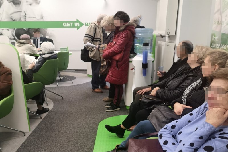 Na razie w aferze KNF najbardziej pokutuje Leszek Czarnecki i jego banki, z których klienci przez strach i niewiedzę wypłacają pieniądze.