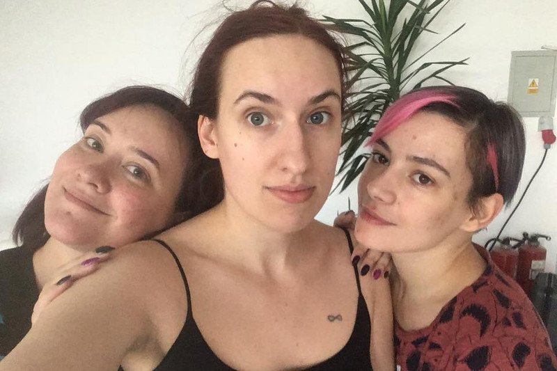 Aga, Kasia i Lola, podpowiadają nie tylko, jak dobrać biustonosz, ale też, jak dbać o biust.