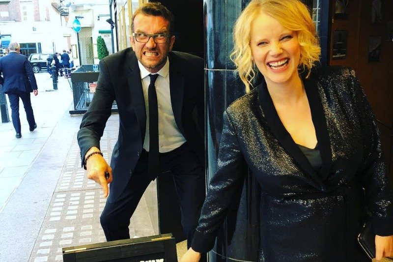 Ciążowe stylizacje Joanny Kulig zbierają mieszane oceny. Co mogłaby zmienić, aby wyglądać korzystniej doradza stylistka