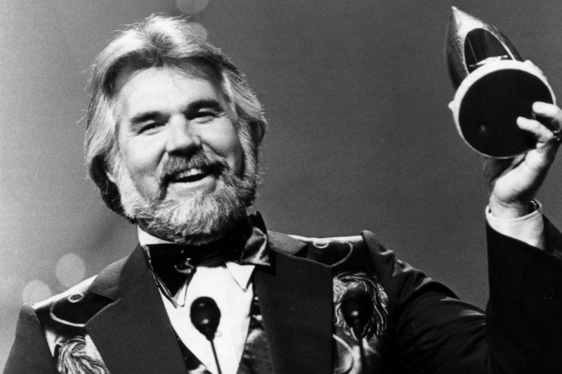 Kenny Rogers zmarł w wieku 81 lat, w otoczeniu rodziny.