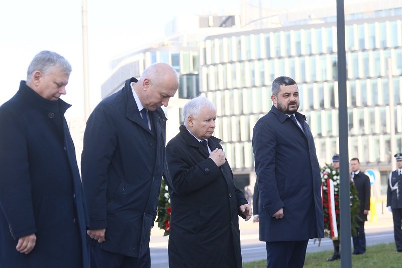 Politycy PiS swoim zachowaniem narobili problemów policji.