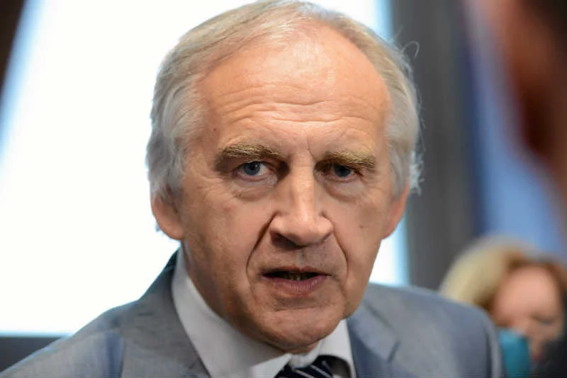 Minister zdrowia Marian Zembala szybko poradził sobie z intruzami z SLD, którzy zakłócili jego spotkanie w Łodzi.