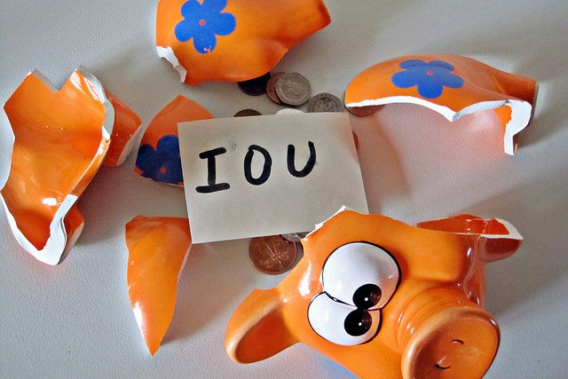 Polacy wciąż dają się nabierać parabankom, bo nie mają odpowiedniej wiedzy o finansach i kredytach