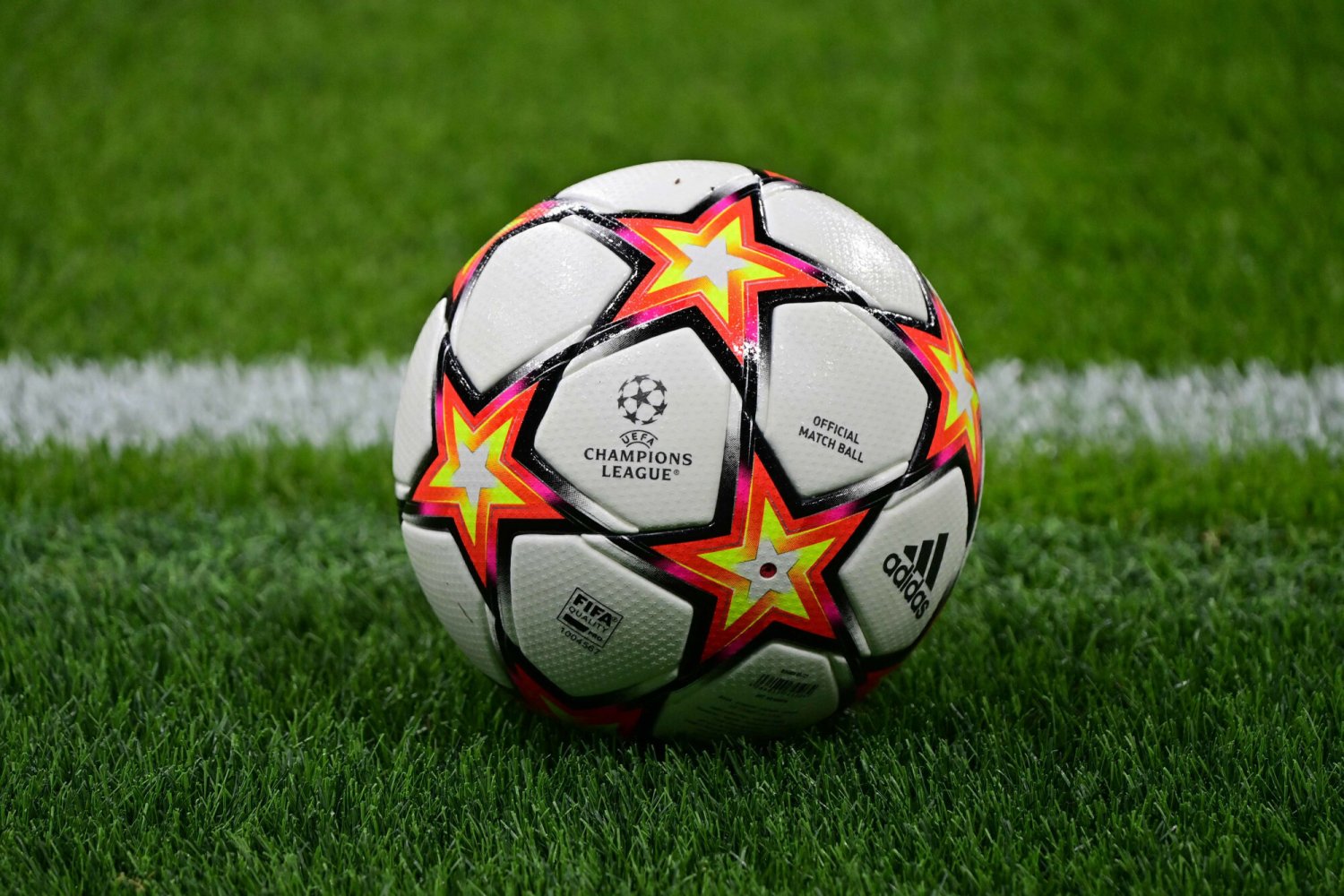 Piętnaście drużyn ma już pewny awans do 1/8 finału Ligi Mistrzów, pozostało jedno miejsce